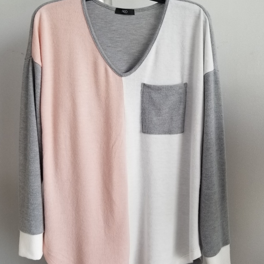Color block Brushed knit V neck tunic w pocket